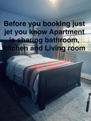 Apartment sharing bathroom 1